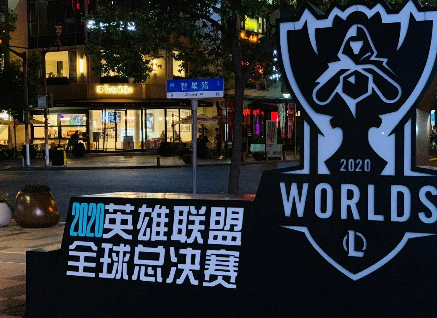 德赢体育娱乐平台注册-《英雄联盟》选手转会：俱乐部战略调整与选手个人发展的简单介绍